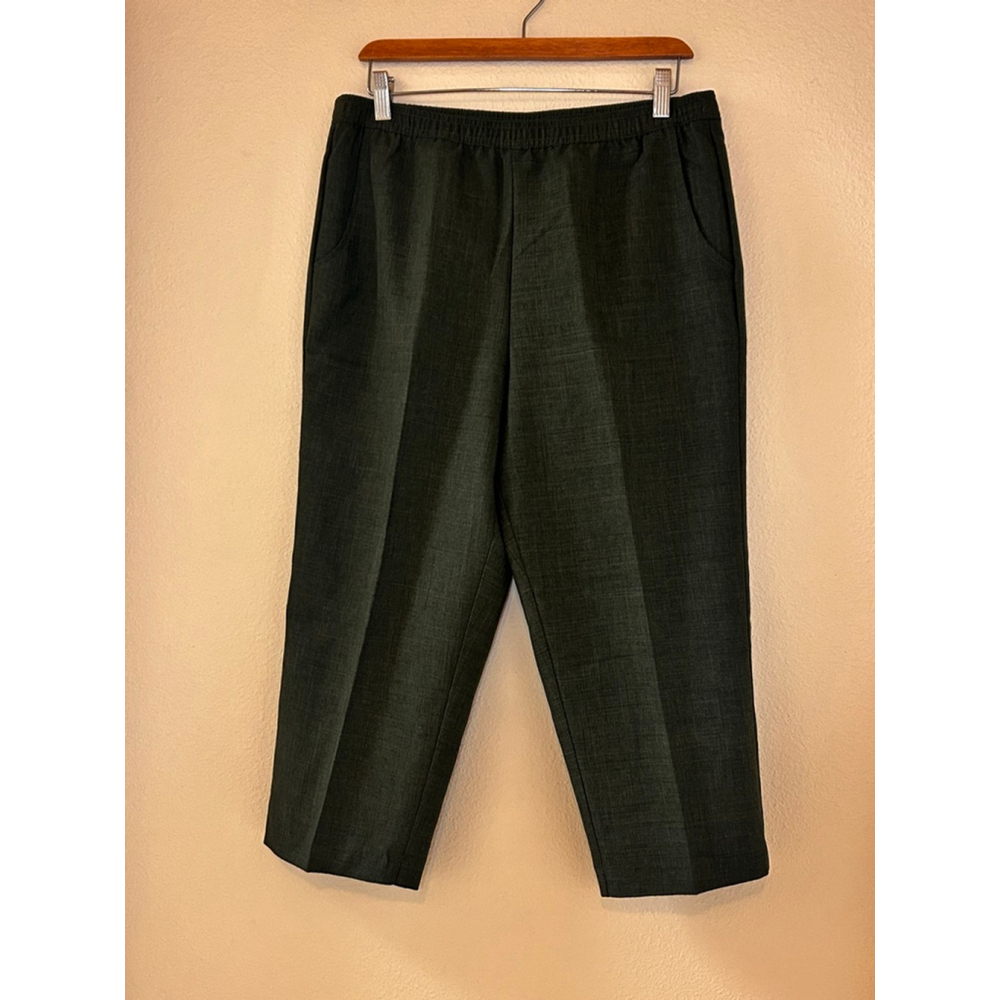 Denim & Co Women's Size S Pull On Green Lightweight Capri Pant Elastic Waist